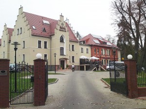 Stary szpital w Niemczy przerobiony na hotel. Inwestycja dofinansowana ze środków UE