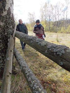 Spacer wzdłuż płotu może być bardzo pouczający...