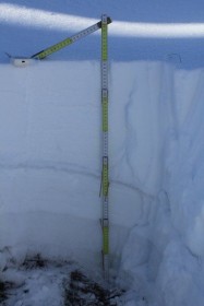Szurf badawczy struktury wewnętrznej pokrywy śnieżnej w dniu 2015-01-06